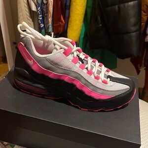 Nike Women's Black, Pink, and White Sneakers